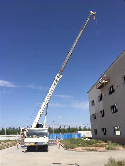 昂昂溪区“轻装强干”—— 吊车的 “轻量化臂架” 技术